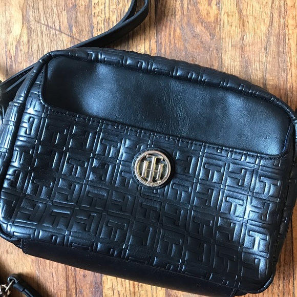 Tommy Hilfiger Black Crossbody Bag | like NEW! - Picture 2 of 8